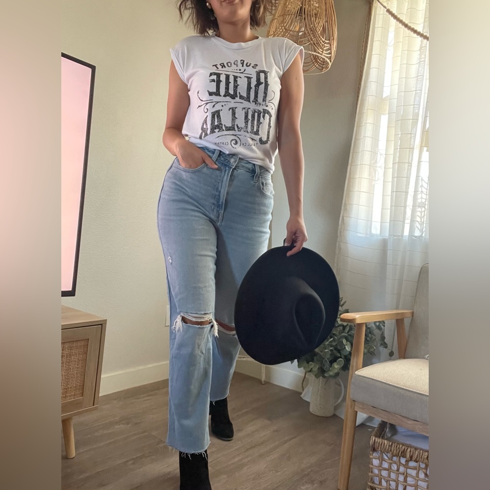 Blue collar white tee